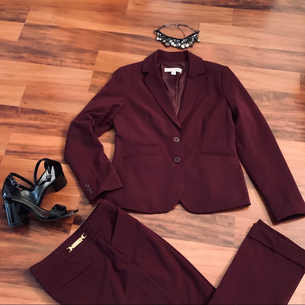 Beautiful burgundy suit set, size 8